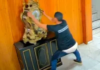 PF prende homem que quebrou relógio no 8 de Janeiro