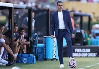 Paiva exalta atuação taticamente perfeita em vitória do Botafogo imagem