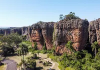 Parque escondido no Brasil parece cenário de filme e viraliza entre viajantes