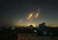 Sobe para três o número de mortos em ataques iranianos contra Israel imagem
