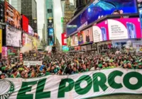 Torcida do Palmeiras faz festa gigante bancada por vaquinha no Mundial