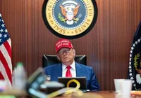 Trump inaugura prisão cercada de jacarés para deter imigrantes