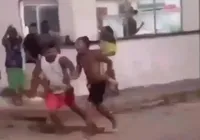 VÍDEO: Jovem perde dedo em 'guerra de espada' na Bahia