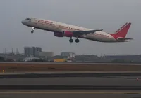 Voo da Air India apresenta problema na decolagem e retorna a aeroporto imagem
