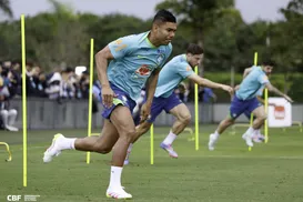 Brasil perde terreno no futebol moderno por não formar meio-campistas - Imagem