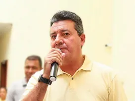 Prefeito é obrigado a comprar tinta e pintar prédios públicos - Imagem
