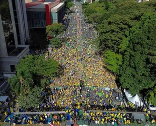 Ato com Bolsonaro tem pouco público e aliado culpa 'fim de mês'