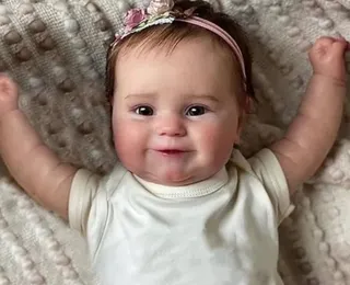 Bebê é agredida em público após ser confundida com boneca reborn; veja