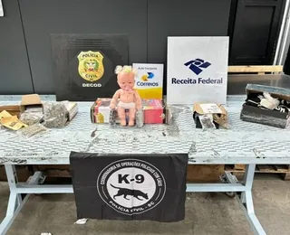 Bebê reborn? Boneca lotada de haxixe é achada em central dos correios