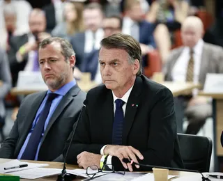 Bolsonaristas que pedem intervenção militar são malucos, diz Bolsonaro