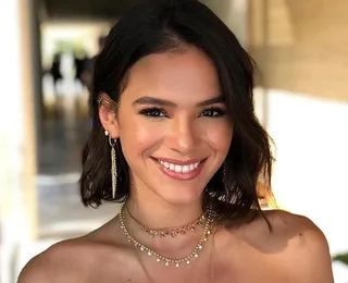 Bruna Marquezine pede ajuda e recebe críticas: "Parecendo uma pobre"