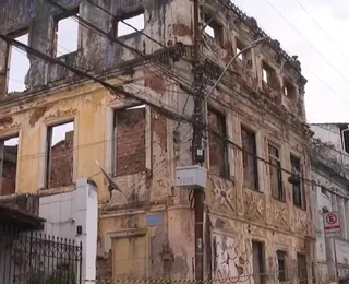 Casarões ameaçam desabar e ruas em Salvador são interditadas
