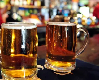 Cerveja vai ficar mais cara no Brasil? OMS faz alerta sobre saúde