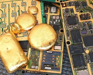 Cientistas descobriram como extrair ouro de celulares e laptops antigos