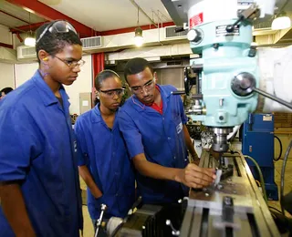Confira 10 cursos técnicos com salários de até R$ 6 mil