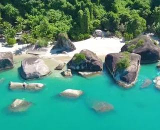 Conheça praia no Brasil que tem água quente o ano todo