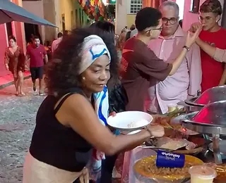 Dadá resolve inovar e leva quitutes para as ruas do Pelô no São João