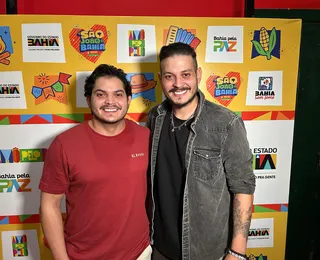 Dupla de irmãos, Péricles & Leonardo celebram show no Pelourinho