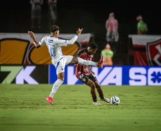 Elenco do Vitória demonstra apoio ao lateral-esquerdo Jamerson