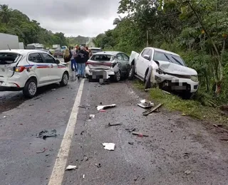 Engavetamento entre oito veículos deixa trânsito lento na BR-324