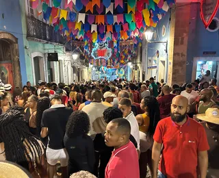 Forró apertado? Lotação no Pelourinho gera dúvida entre o público