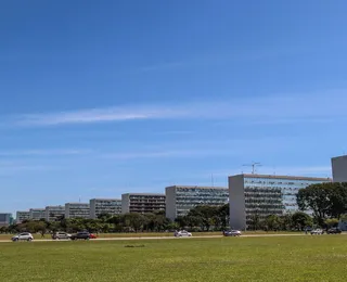 Governo avalia redução de ministérios para cortar custos