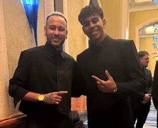 Grande fã, Lamine Yamal visita Neymar durante férias no Brasil