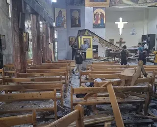 Homem-bomba invade igreja mata 20 pessoas e deixa 52 feridas na Síria