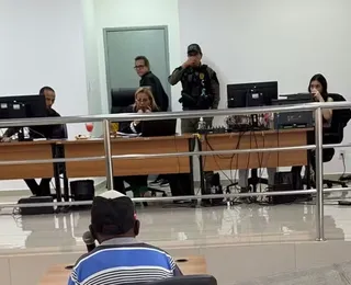 Homem é condenado por esfaquear e matar irmão em briga por celular