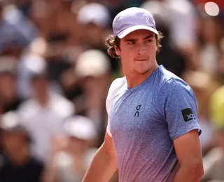 João Fonseca perde match-point e cai na estreia do ATP 500 de Halle