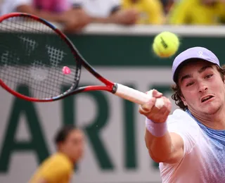 João Fonseca tem partida no ATP250 suspensa por chão úmido
