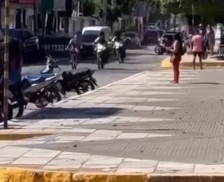 Jovem em bicicleta motorizada dá baile em agentes de trânsito durante perseguição