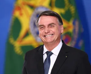 Mesmo vomitando e com soluços, Bolsonaro ignora médicos e viaja