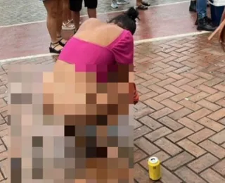 Mulher tira a roupa e faz necessidades em pleno show na Bahia