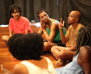 Oficina de teatro oferece aulas para surdos e deficientes auditivos