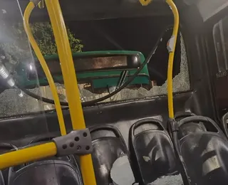 Ônibus perde o freio e bate em outros dois na Avenida Contorno - Imagem