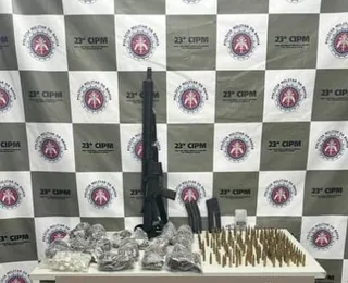 Polícia apreende fuzil, munições e drogas em Tancredo Neves