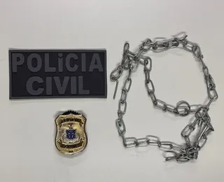 Procurada por homicídio é encontrada acorrentada em cárcere privado