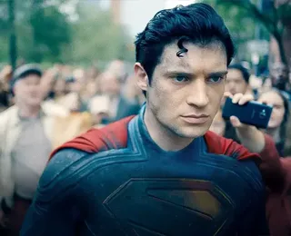 Superman enfrenta Ultraman em novo trailer com cenas inéditas