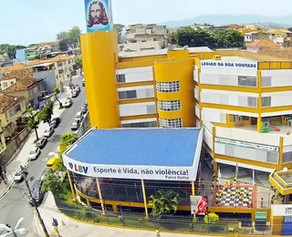 Tensão em escola do Rio: estudante de 13 anos é baleada