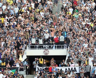 Torcedores de Botafogo e PSG brigam nas arquibancadas do Rose Bowl