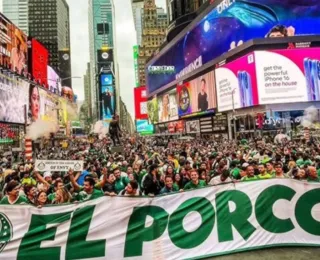 Torcida do Palmeiras faz festa gigante bancada por vaquinha no Mundial