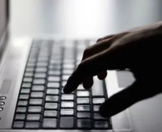 Vazamento de dados expõe 16 bilhões de senhas do Google, Apple e Meta