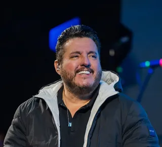 Homofóbico? Bruno se recusa segurar bandeira com cores LGBTQIAPN+ - Imagem