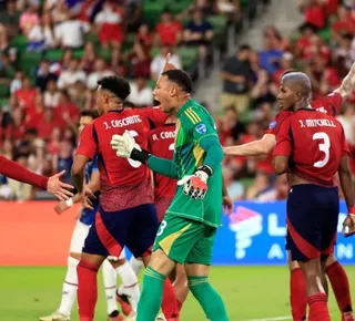 Na mira do Bahia, goleiro sinaliza permanência no futebol europeu - Imagem