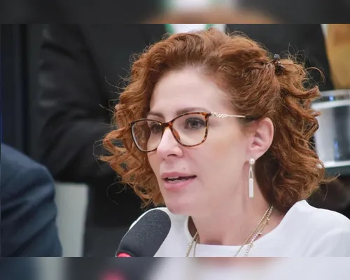 Carla Zambelli afirma que se entregará às autoridades italianas - Imagem