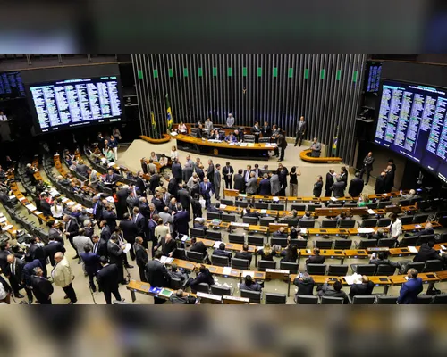 Congresso tenta manobra para garantir emendas antes de 2026 - Imagem