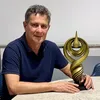 André Moreno assina troféu do Prêmio FIEB Indústria Baiana Sustentável - Imagem
