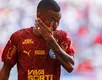 Bruxa tá solta! Ademir deixa o campo chorando após sentir a coxa; veja - Imagem