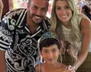 Filho de jogador sofre ataques na web após usar vestido em festa - Imagem